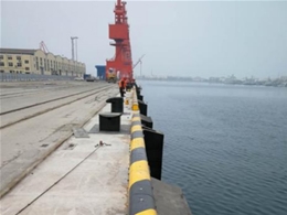活動護輪坎--青島港三號碼頭